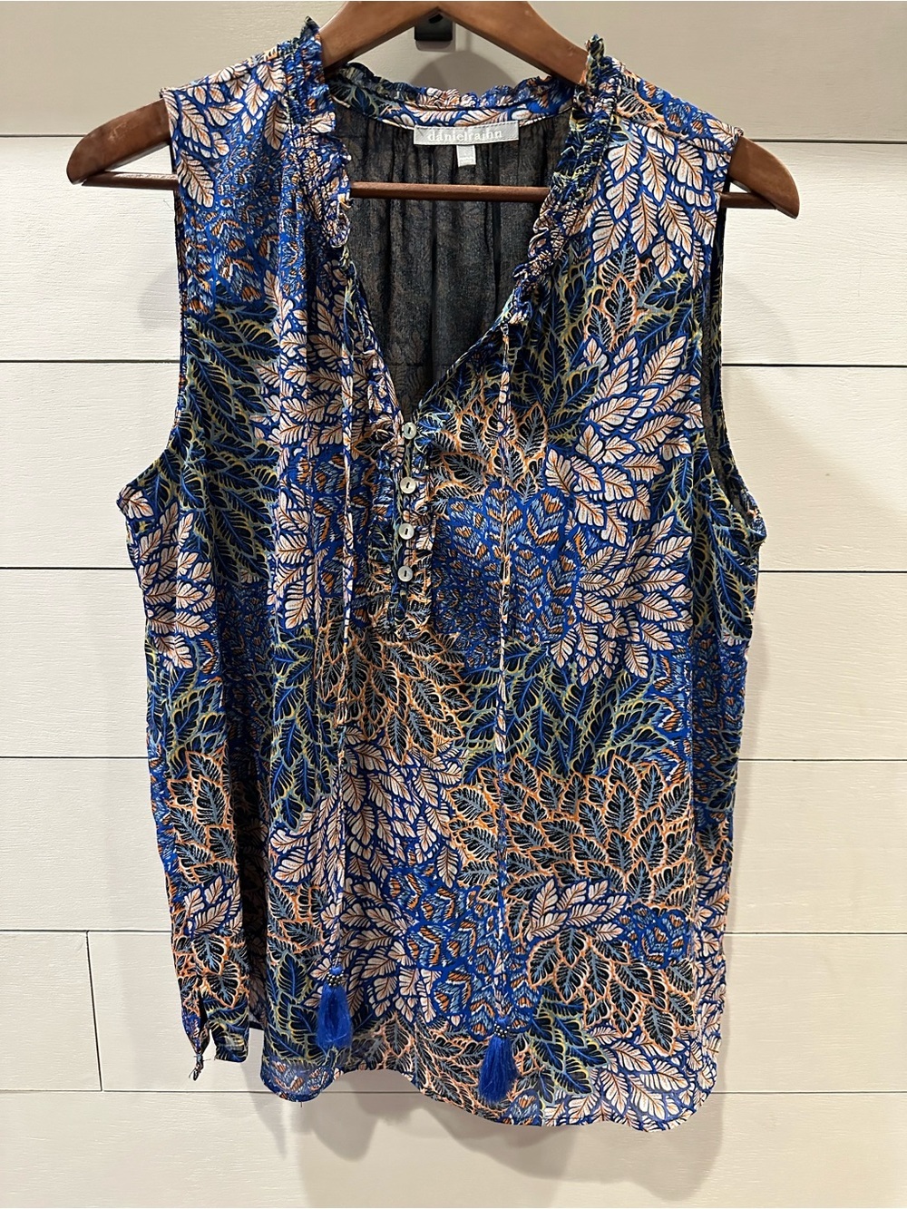 Daniel Rainn Sleeveless Floral V-Neck Shell Top - Blue & Peach- size Large